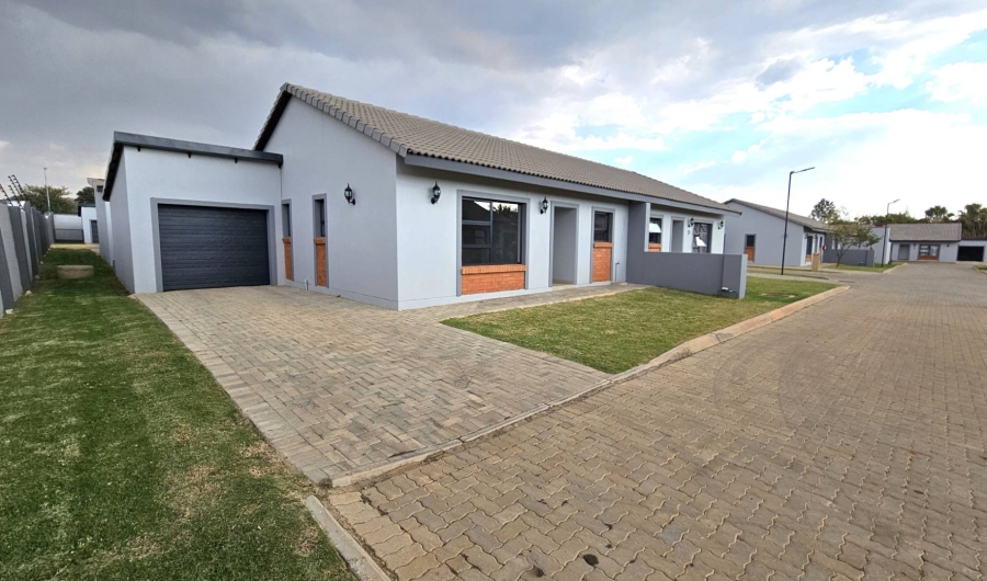 To Let 2 Bedroom Property for Rent in Melodie North West